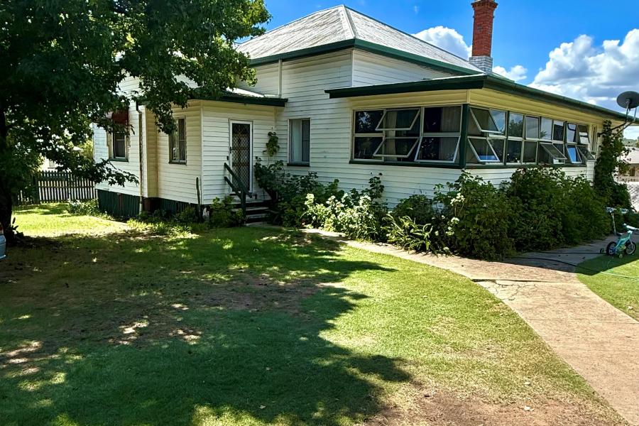 Opportunity Knocks – Spacious Highset Home on a Corner Block!