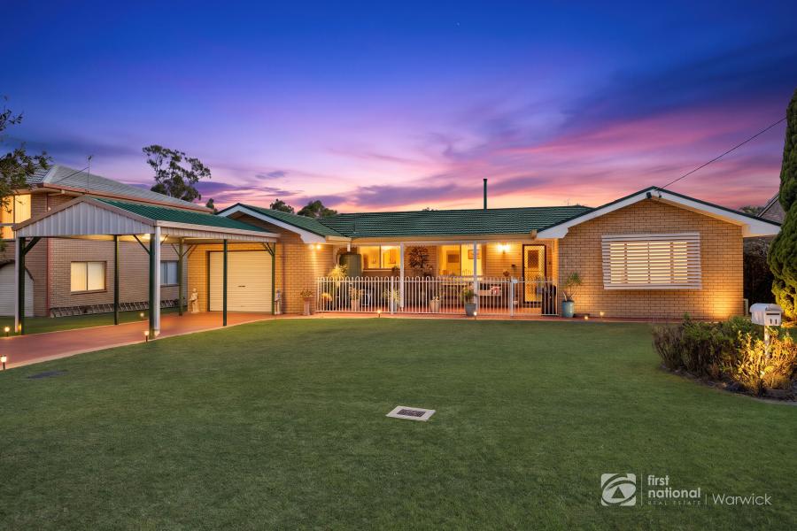 Bright, Spacious & Perfect for Entertaining