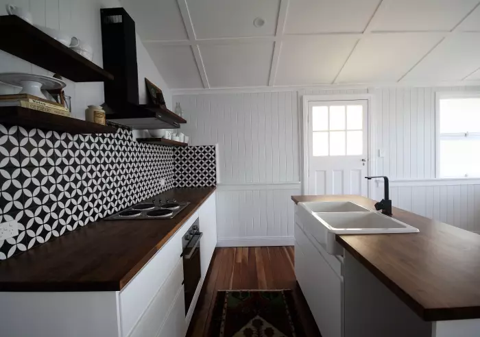 Stylish kitchen with Belfast sink