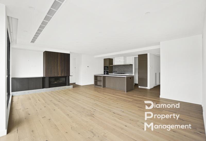 Elegant Three Bedroom Apartment in Hawthorn with Family Floorplan