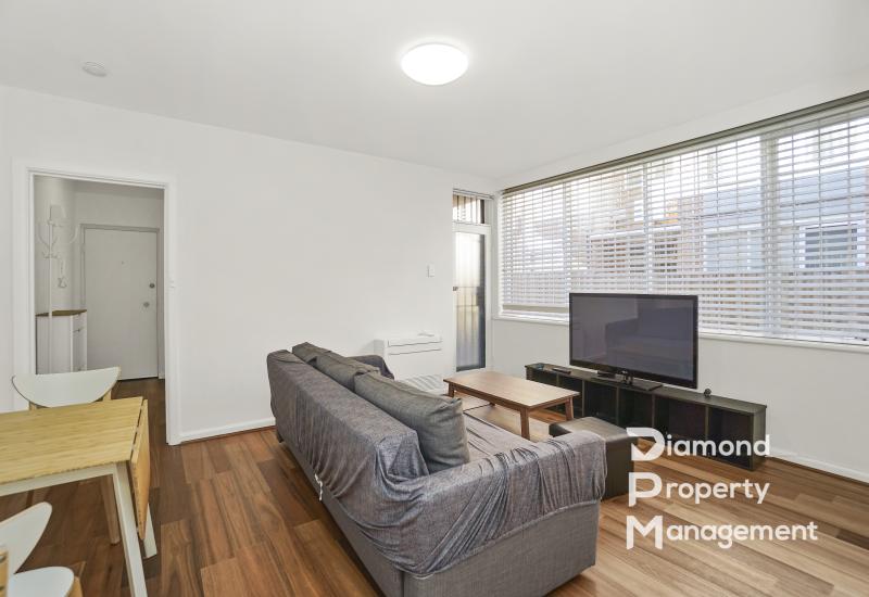 Fully furnished,  Stylishly Well-maintained Ground-Floor Apartment in Prime Inner-City Location