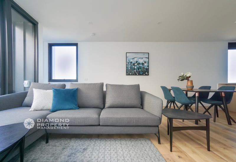 Contemporary Townhouse For Rent; Close to Deakin Uni and PLC