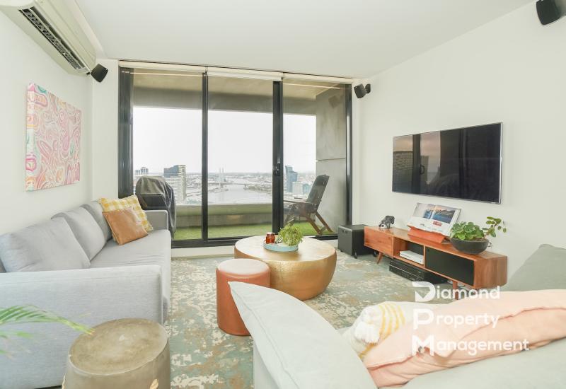 Neo 200 Apartment With Stunning Views And High-end Furniture