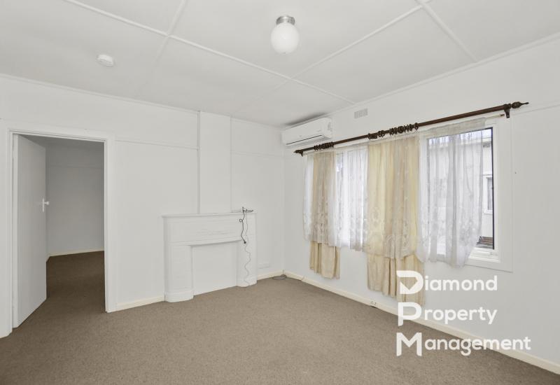 Fantastic Two-Bedroom Unit Across from Seaford Beach