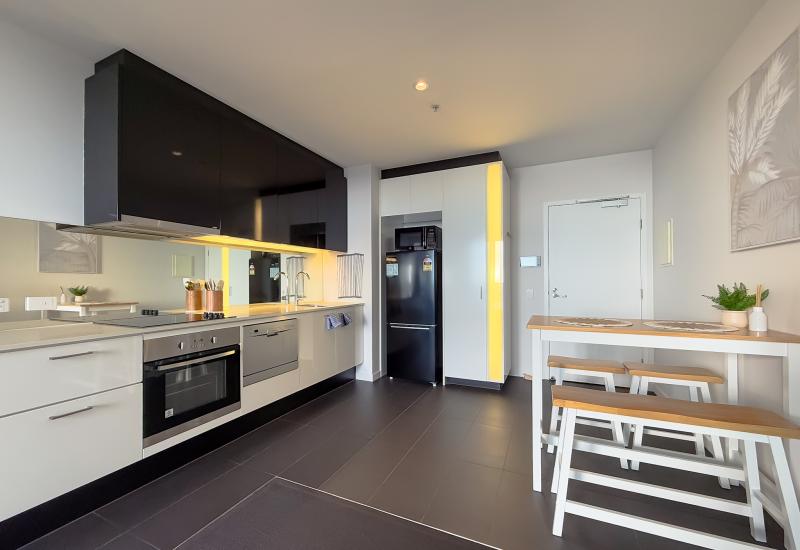 Fully Furnished – 1 Bedroom Apartment in the Heart of Melbourne CBD!