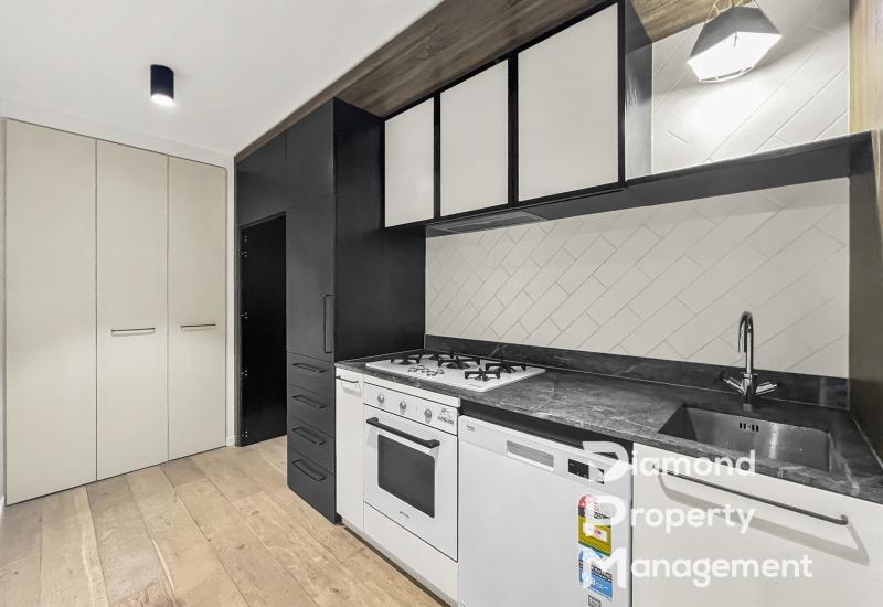 Contemporary Three-Bedroom Apartment With Outstanding Amenities