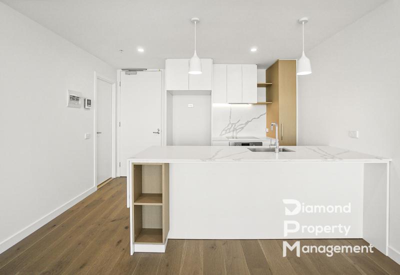 Modern Furnished Apartment with Stunning Views in the Heart of Carnegie