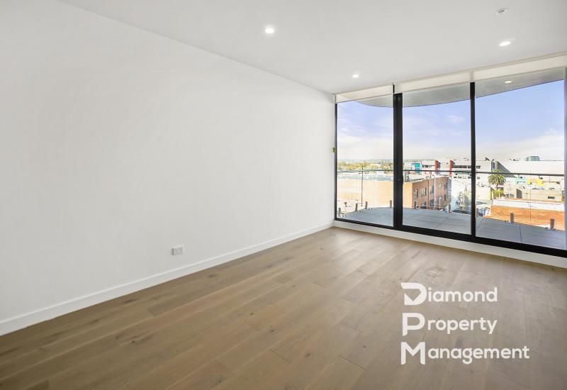 Modern Furnished Apartment with Stunning Views in the Heart of Carnegie