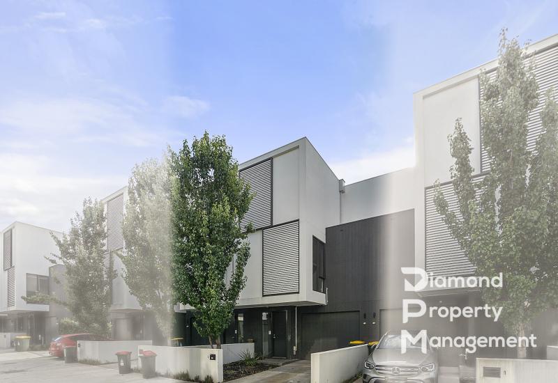 Stylish Modern Townhome At A Prime Location