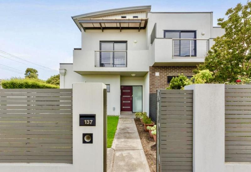 Modern & Spacious Townhouse in the Heart of Doncaster East