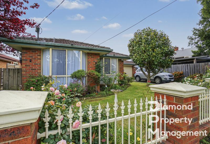 Charming Three-Bedroom Home in Prime Bayswater Location