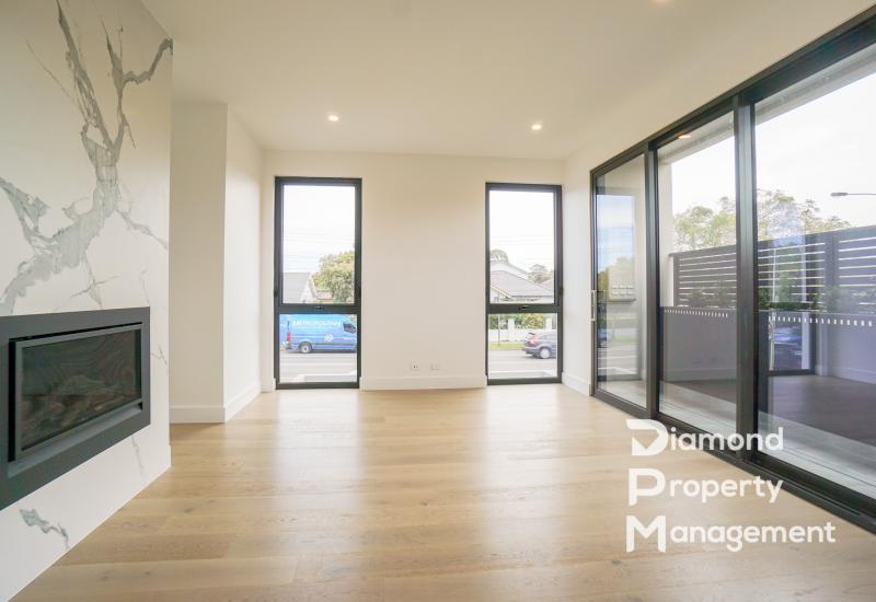 Modern Luxury Townhome At Prime Location