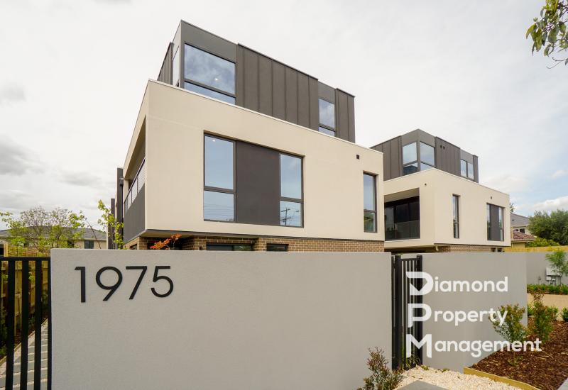 Modern Luxury Townhome At Prime Location