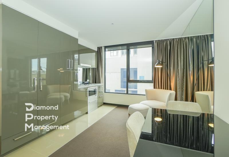 Modern Studio Service Apartment Next To Swinburne University