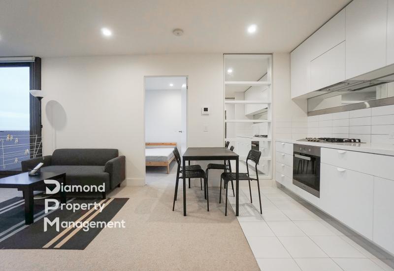 Fully Furnished 2 Bedroom Apartment in the heart of Melbourne CBD