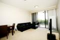 Spacious & Sunny 2 Bedroom Apartment next to Station