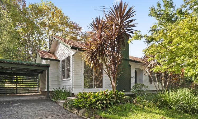 Charming Cottage. Convenient Locale