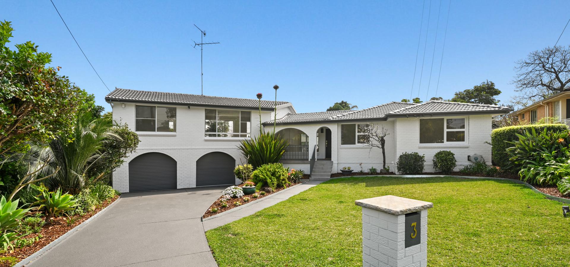PICTURE PERFECT – BEAUTIFULLY RENOVATED FAMILY HAVEN