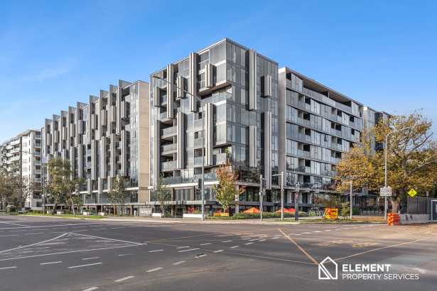 Spacious Split Level One Bedroom Plus Study Apartment at Midnight