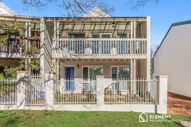 Three Bedroom Townhouse – Convenient Central Location