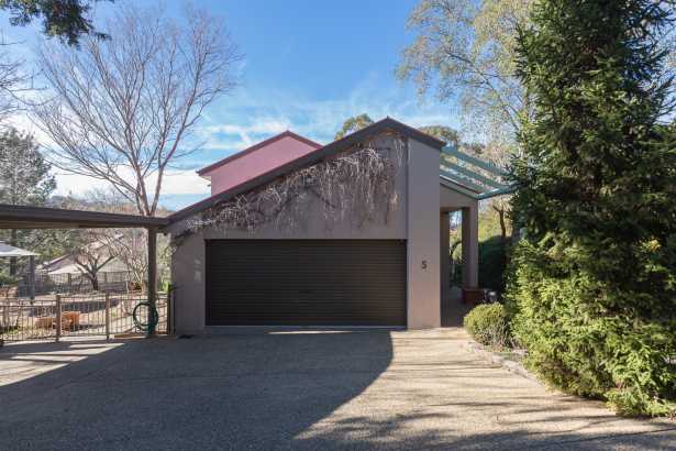 Stunning Six Bedroom Family Home