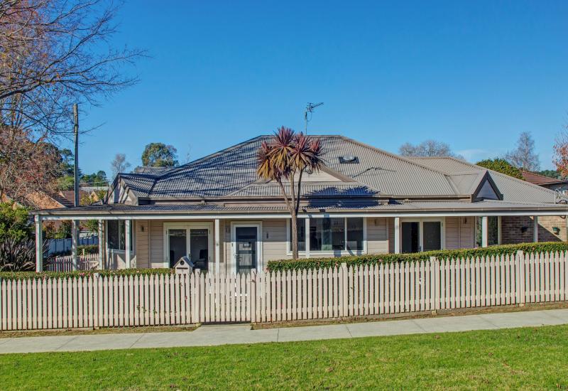 MASTERBUILT ELEGANCE IN A PRIME, SUNNY LOCATION