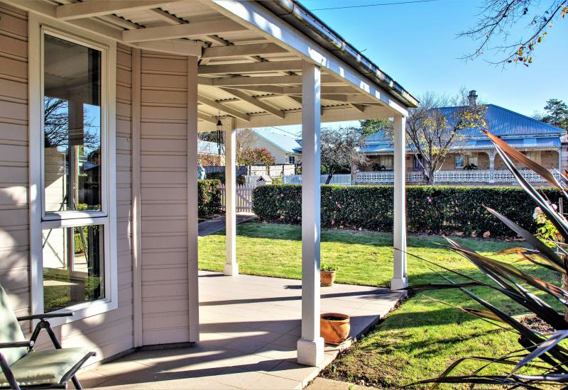 MASTERBUILT ELEGANCE IN A PRIME, SUNNY LOCATION