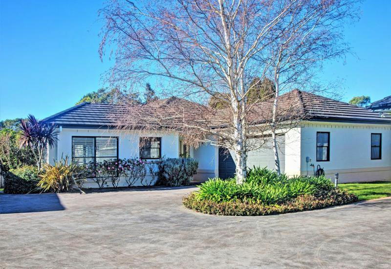 ‘HAMPTON MEWS’