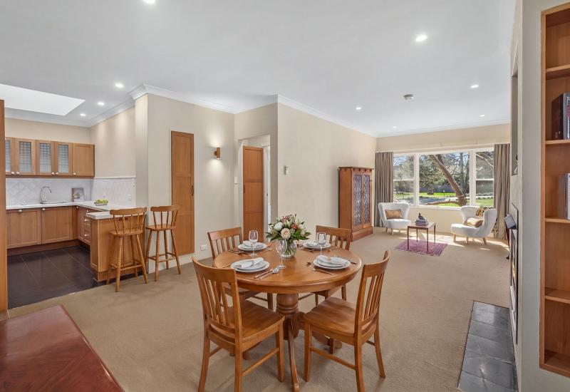A SUPERIOR, EXECUTIVE APARTMENT......