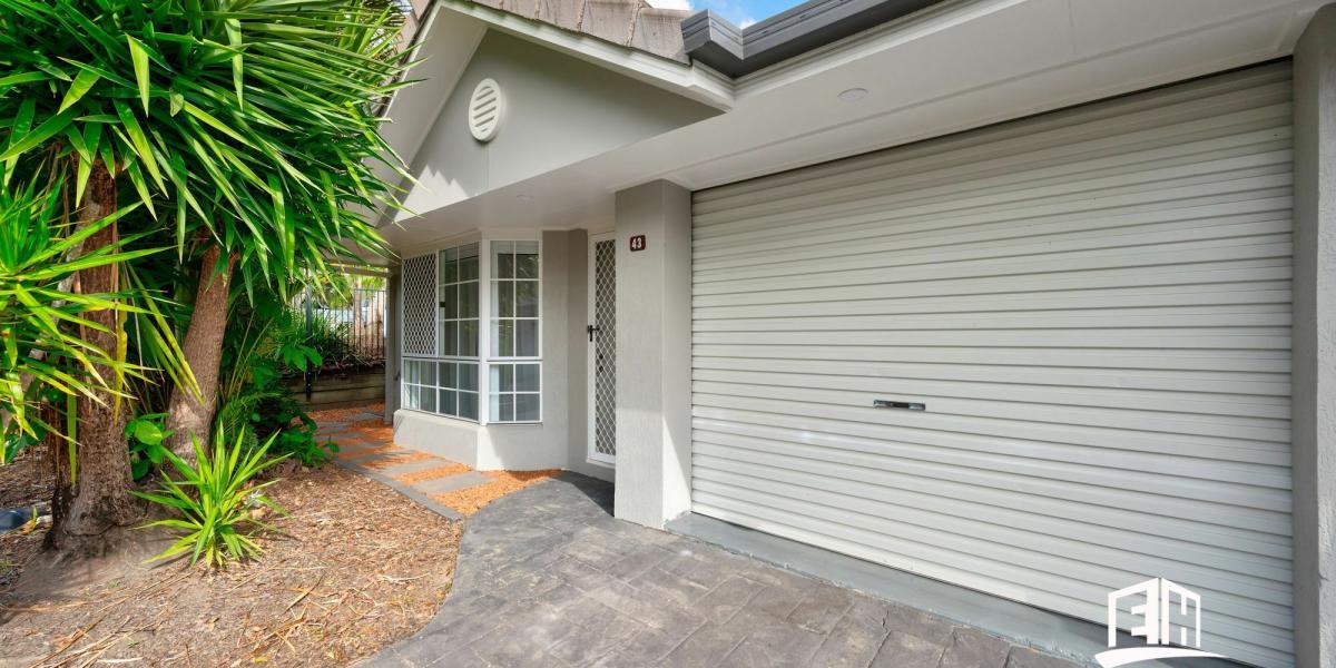BEAUTIFULLY RENOVATED LOWSET WITH A COURTYARD, POOL & TENNIS COURT ACCESS