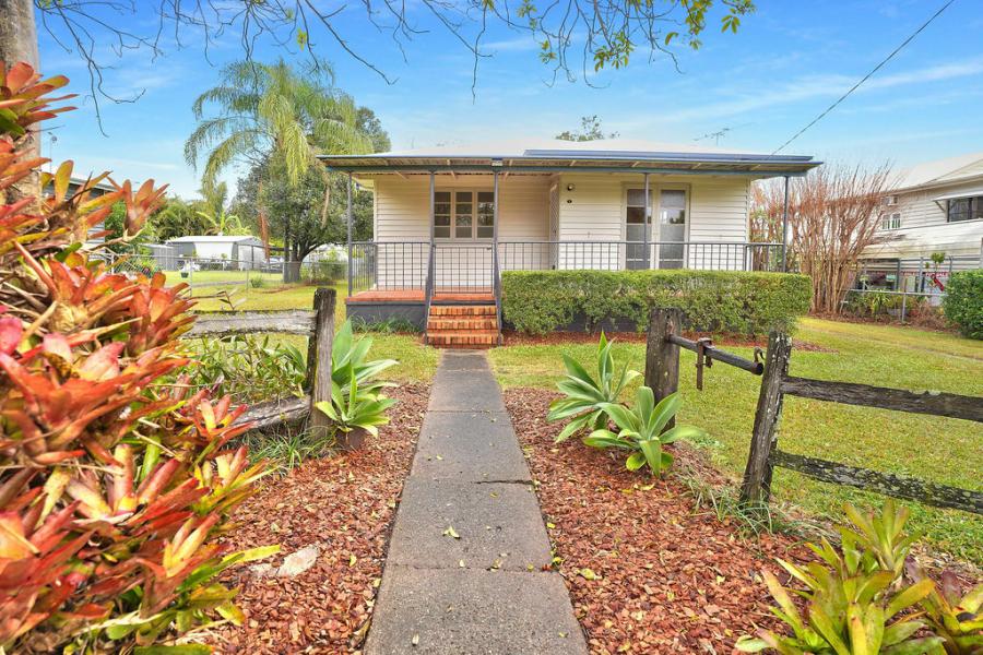 Charming Home in Beaudesert, Perfect for Down Sizers, First Home Buyers and Savvy Investors !!!