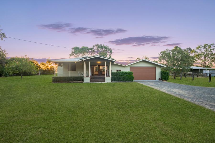 Practical + Lifestyle Blend !!! on 4 Hectares !!!