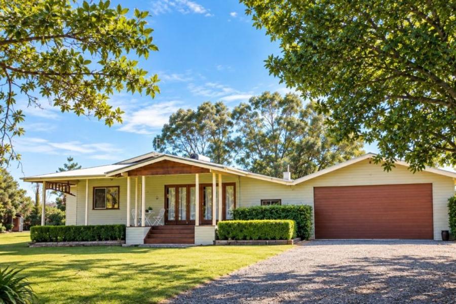10 ACRES | SCENIC RIM LIFESTYLE | FLOOD-FREE | HUGE SHED | ABUNDANT WATER