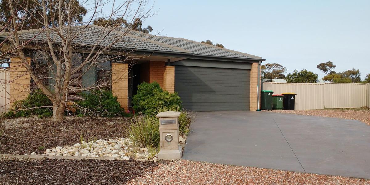 4 BR home & Room for a Tradie's Shed