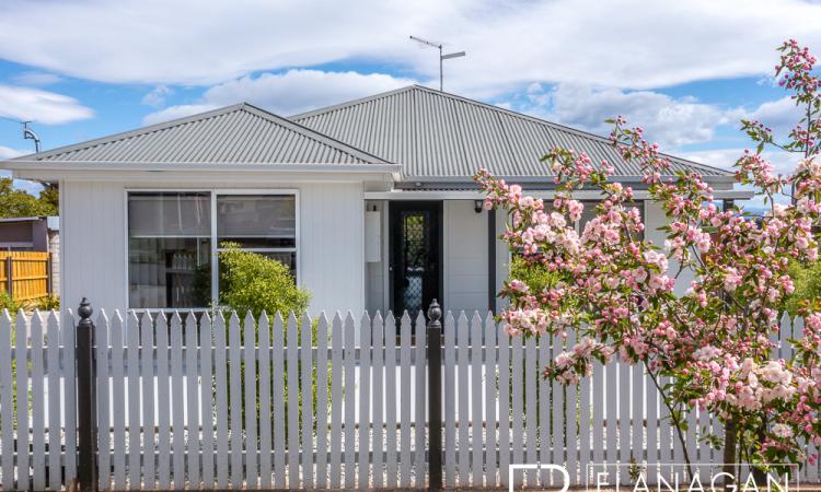 Modern Living, Outdoor Entertaining & Countryside Vistas