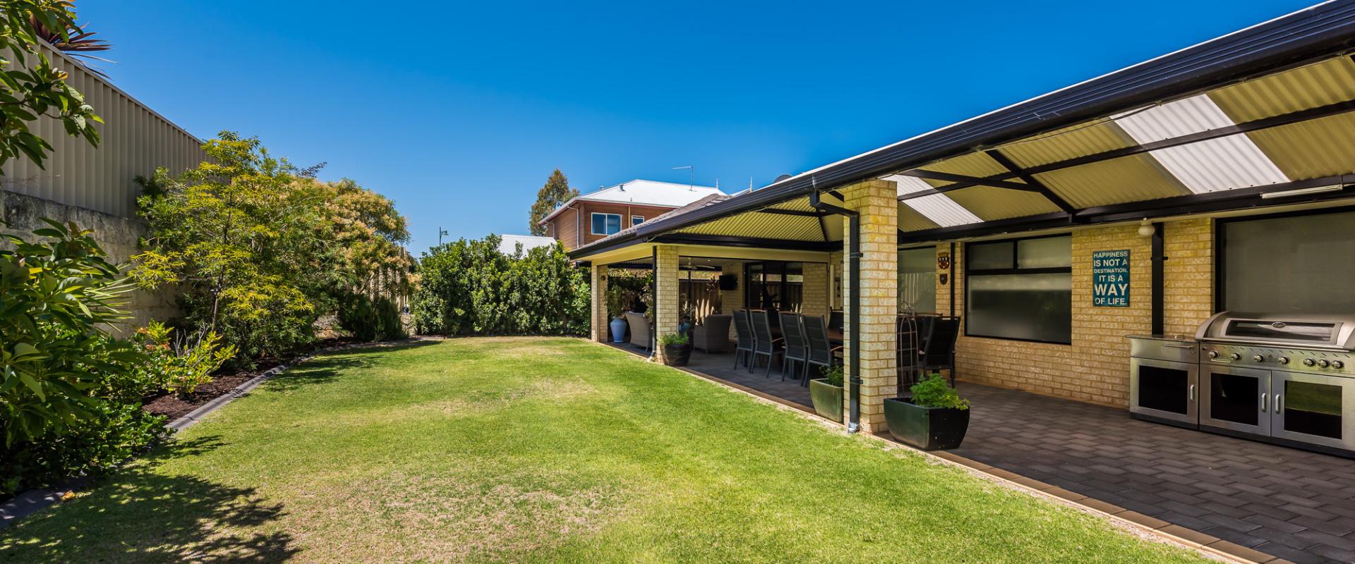 Flick Realty 5 Bedrooms 19 Solar Panels 234m2 Of Living On A Massive 648m2 Block