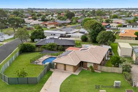 Low set, pool, 1025m2 block, what more could you ask for!