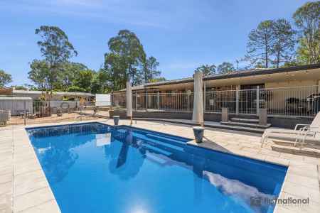 Level Up Your Lifestyle - 4-Bedroom Haven with Pool and Shed