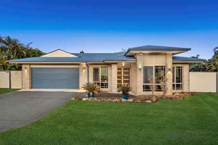 SPRAWLING ACREAGE LIVING WITH ROOM FOR THE WHOLE FAMILY!