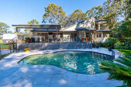 Stunning 5-Bedroom Property with Private Balcony, Pool, Shed and Scenic Views