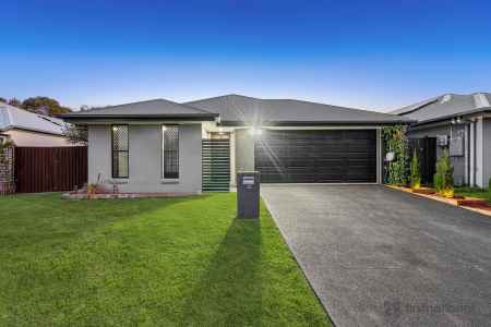 STYLISH FAMILY LIVING IN CENTRAL SPRINGS ESTATE!