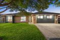 LUXURIOUS & RENOVATED FAMILY HOME WITH IN GROUND POOL !