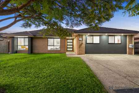 LUXURIOUS & RENOVATED FAMILY HOME WITH IN GROUND POOL !