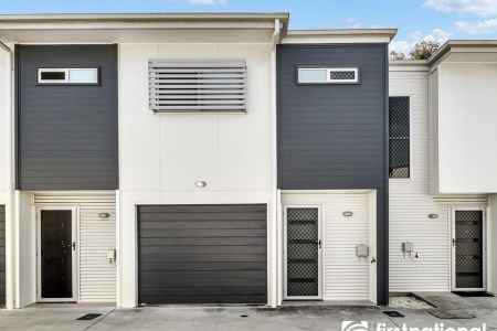 Modern 2-Bed, 2-Bath Townhouse in Prime Morayfield Location