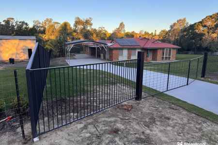 4 Bedroom, 2 Bathroom, 2 Car Accommodation Home on 4,400m2 in Elimbah