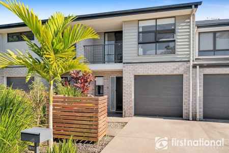 Spacious 3-Bedroom Townhouse with Ducted Air & Modern Comforts