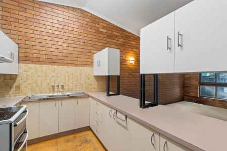 2,2,1 Unit in Caboolture