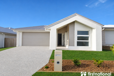 Modern 4 bedroom Family Home with Ducted Air Conditioning in Kinma Valley