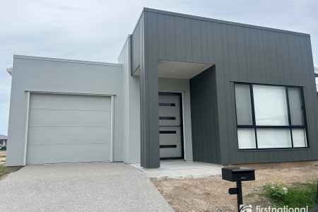 Beautiful 3-Bedroom Home in the Summerstone Estate