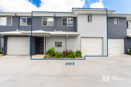 Modern, Pet-Friendly Townhouse with Everyday Convenience
